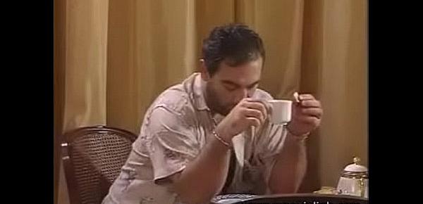  Roberto Malone tomando um cafe e comendo a rosquinha